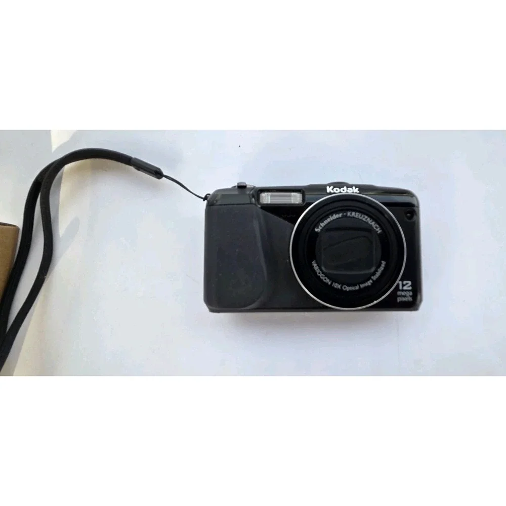 Kodak EasyShare Z950 12.0 MP Digital Camera, Battery & Charger Included